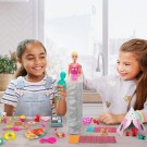 Barbie Color Reveal Slumber Party Surprise - Barbie, Chelsea og mange overraskelser thumbnail
